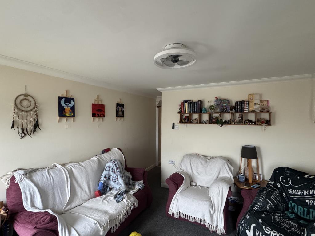 Lot: 118 - TWO TWO-BEDROOM AND TWO ONE-BEDROOM TOWN CENTRE FLATS FOR INVESTMENT - Reverse View in the Second Floor Flat